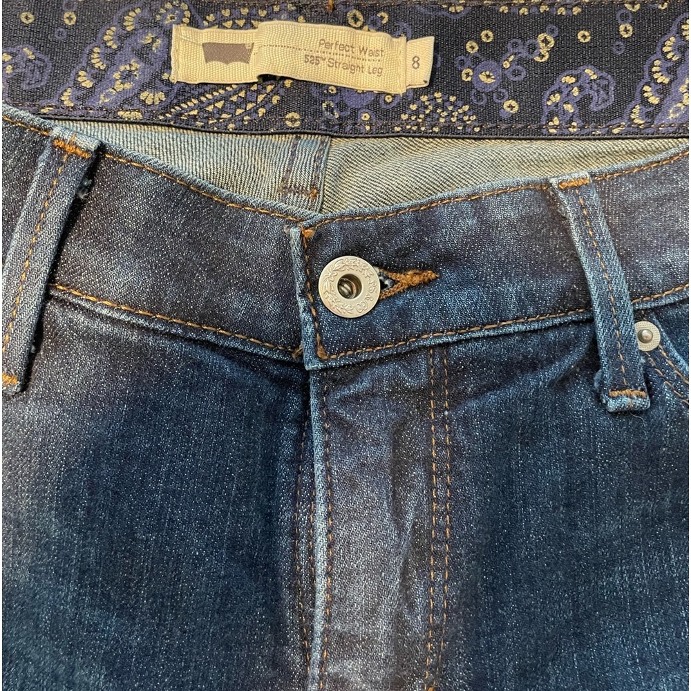 Brand: Levi’s (Blue)                                             Size: 9